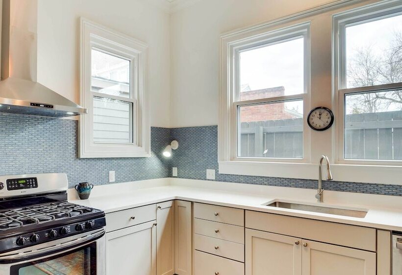 Comfy Central Natchez Hideaway: Walk To Dtwn!