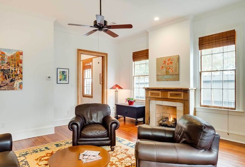 Comfy Central Natchez Hideaway: Walk To Dtwn!