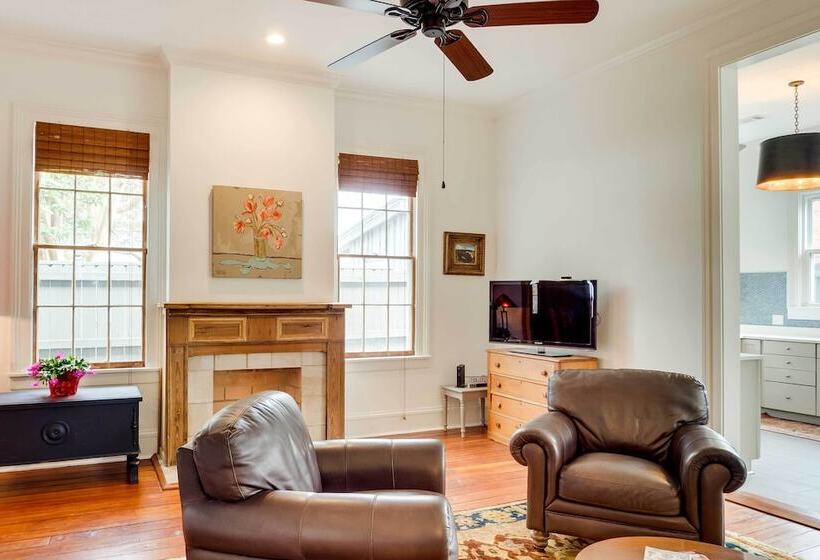 Comfy Central Natchez Hideaway: Walk To Dtwn!