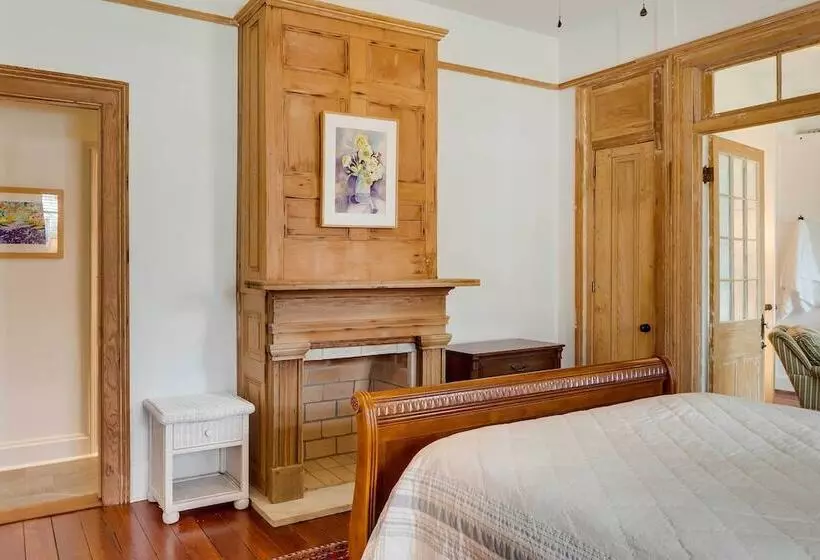 Comfy Central Natchez Hideaway: Walk To Dtwn!