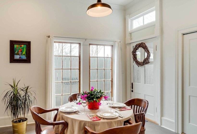 Comfy Central Natchez Hideaway: Walk To Dtwn!