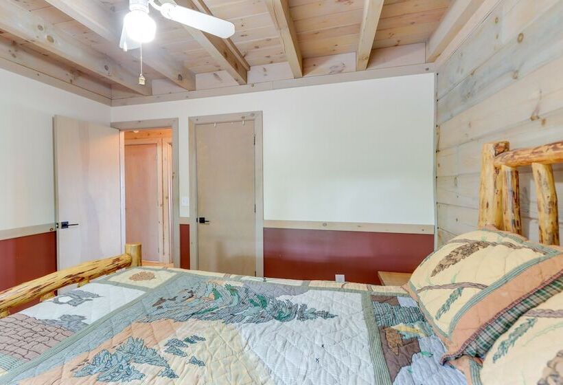 Cozy Cherry Log Cabin W/ Hot Tub & Mountain Views!