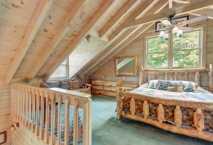 Cozy Cherry Log Cabin W/ Hot Tub & Mountain Views!