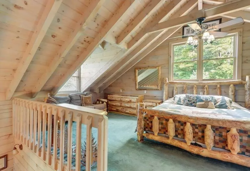 Cozy Cherry Log Cabin W/ Hot Tub & Mountain Views!