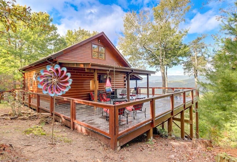 Cozy Cherry Log Cabin W/ Hot Tub & Mountain Views!