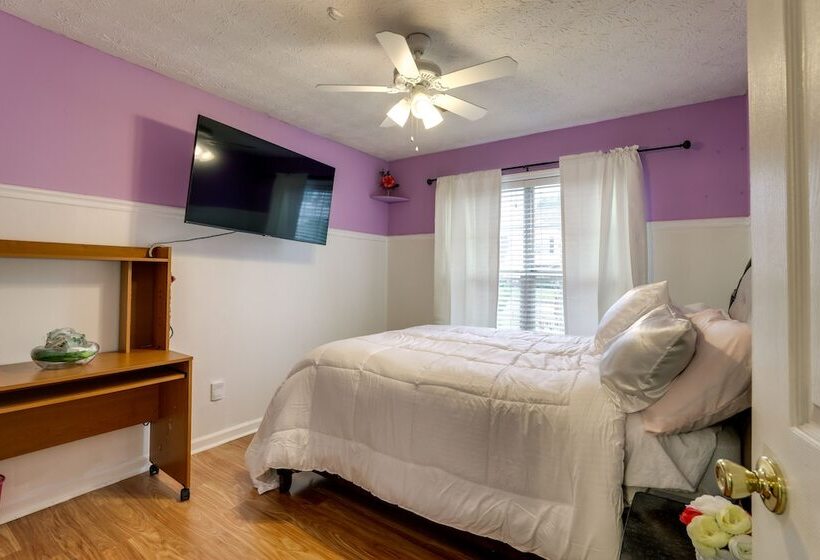 Cozy Georgia Retreat W/ Air Hockey Table & Sunroom