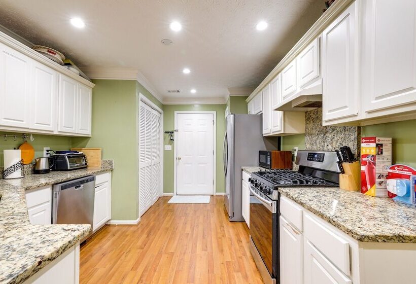 Cozy Georgia Retreat W/ Air Hockey Table & Sunroom