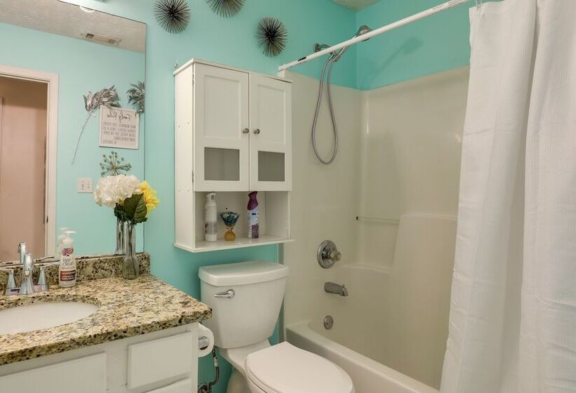 Cozy Georgia Retreat W/ Air Hockey Table & Sunroom