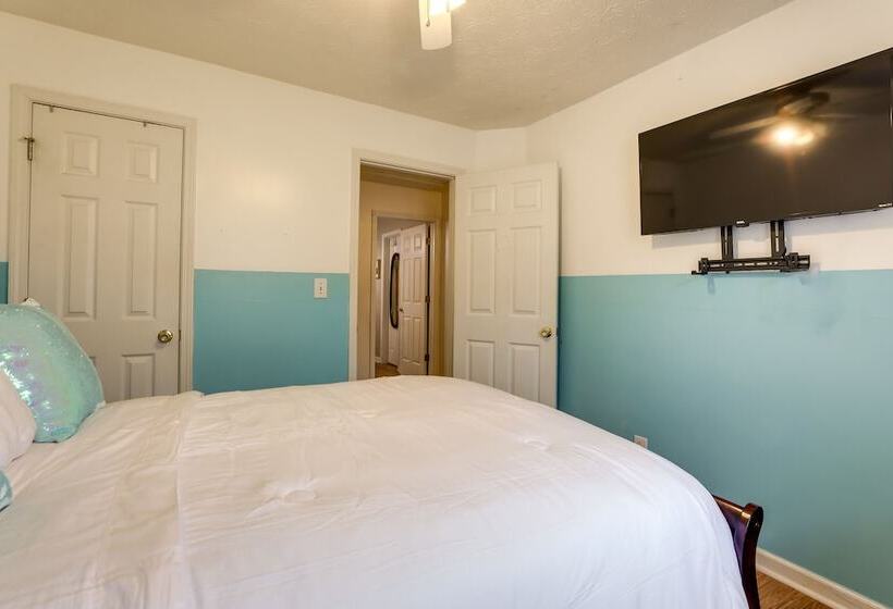 Cozy Georgia Retreat W/ Air Hockey Table & Sunroom