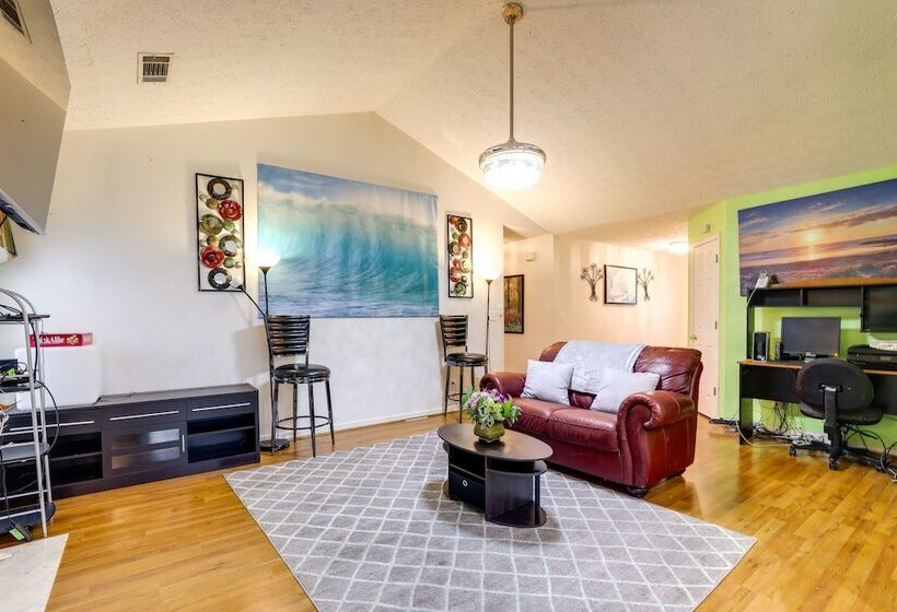 Cozy Georgia Retreat W/ Air Hockey Table & Sunroom