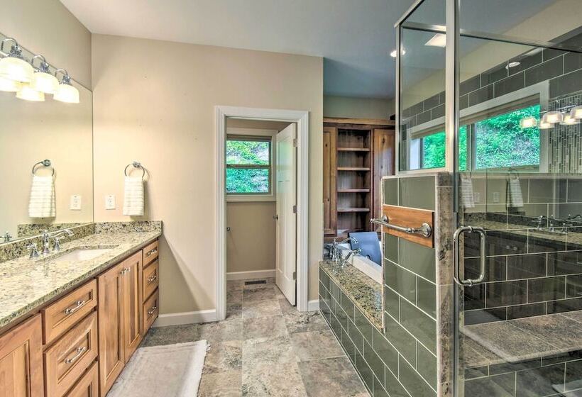 Cozy Riverside Dahlonega Home W/ Kayaks + Fire Pit