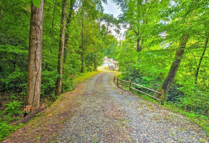 Cozy Riverside Dahlonega Home W/ Kayaks + Fire Pit