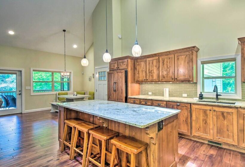 Cozy Riverside Dahlonega Home W/ Kayaks + Fire Pit