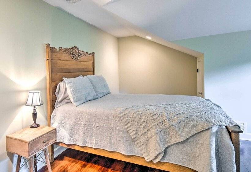 Cozy Riverside Dahlonega Home W/ Kayaks + Fire Pit