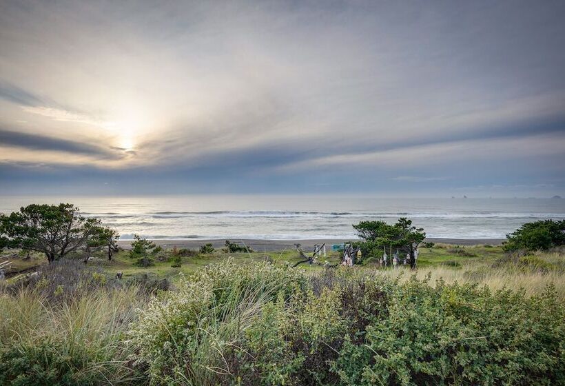 The Lighthouse: 3 Acre Port Orford Oceanfront Home