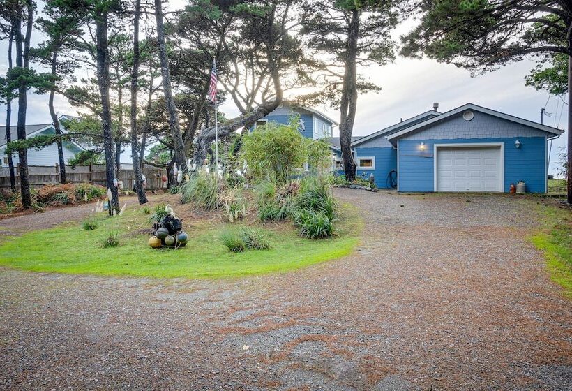 The Lighthouse: 3 Acre Port Orford Oceanfront Home