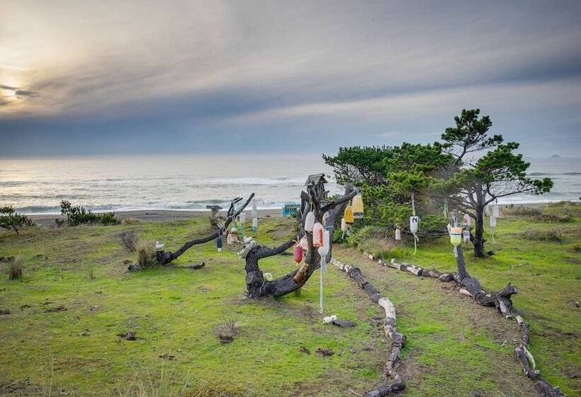The Lighthouse: 3 Acre Port Orford Oceanfront Home