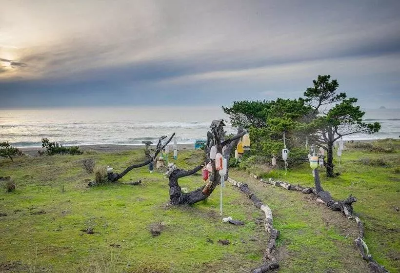 The Lighthouse: 3 Acre Port Orford Oceanfront Home