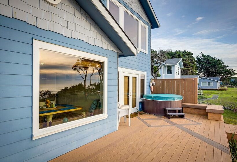 The Lighthouse: 3 Acre Port Orford Oceanfront Home