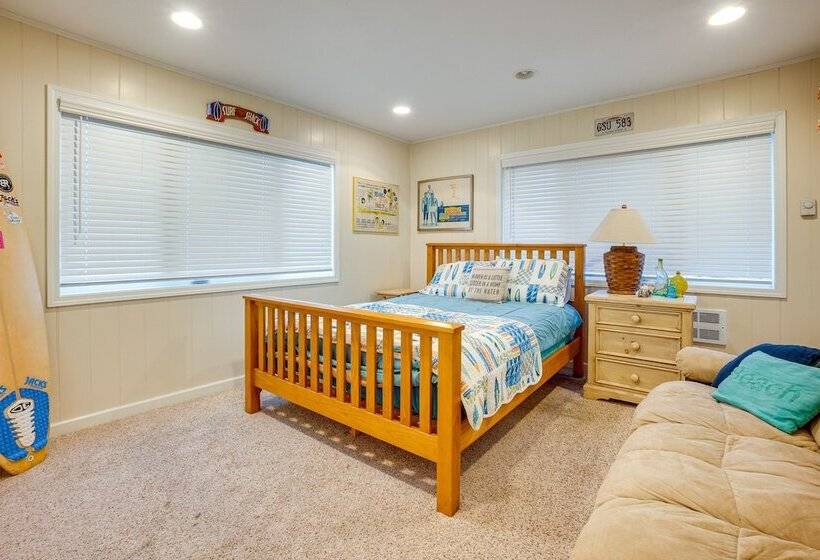 The Lighthouse: 3 Acre Port Orford Oceanfront Home