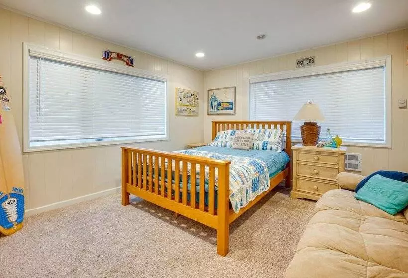 The Lighthouse: 3 Acre Port Orford Oceanfront Home