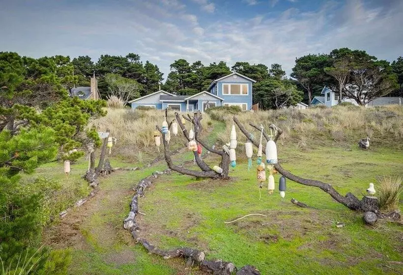 The Lighthouse: 3 Acre Port Orford Oceanfront Home