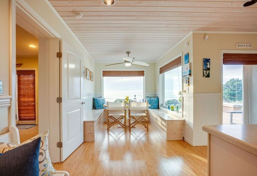 The Lighthouse: 3 Acre Port Orford Oceanfront Home