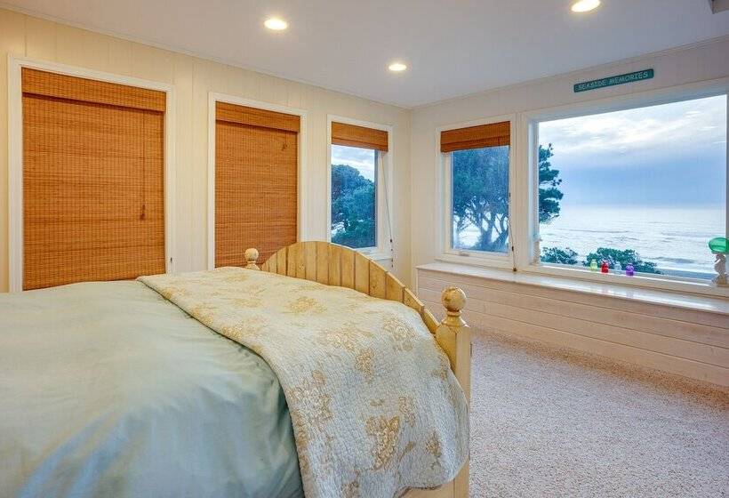 The Lighthouse: 3 Acre Port Orford Oceanfront Home