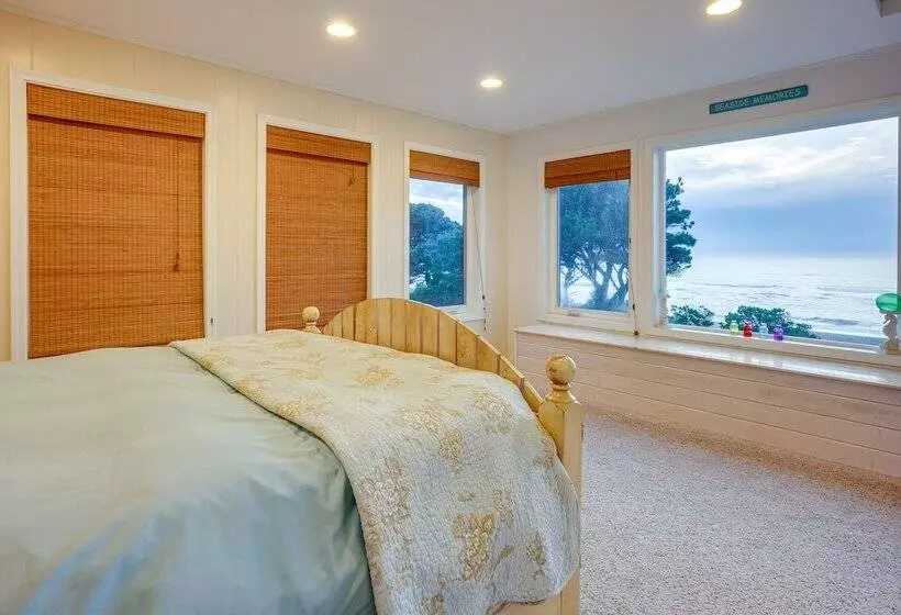 The Lighthouse: 3 Acre Port Orford Oceanfront Home