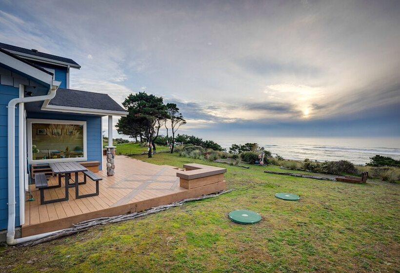 The Lighthouse: 3 Acre Port Orford Oceanfront Home