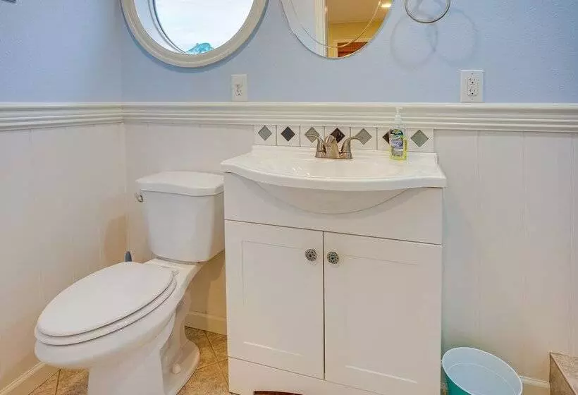 The Lighthouse: 3 Acre Port Orford Oceanfront Home