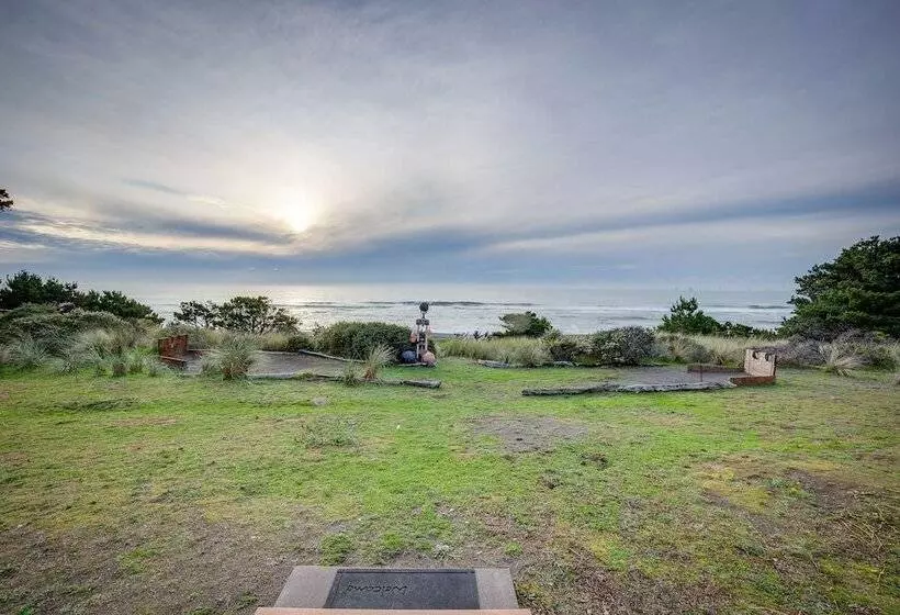 The Lighthouse: 3 Acre Port Orford Oceanfront Home