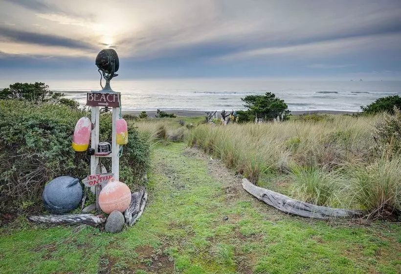 The Lighthouse: 3 Acre Port Orford Oceanfront Home