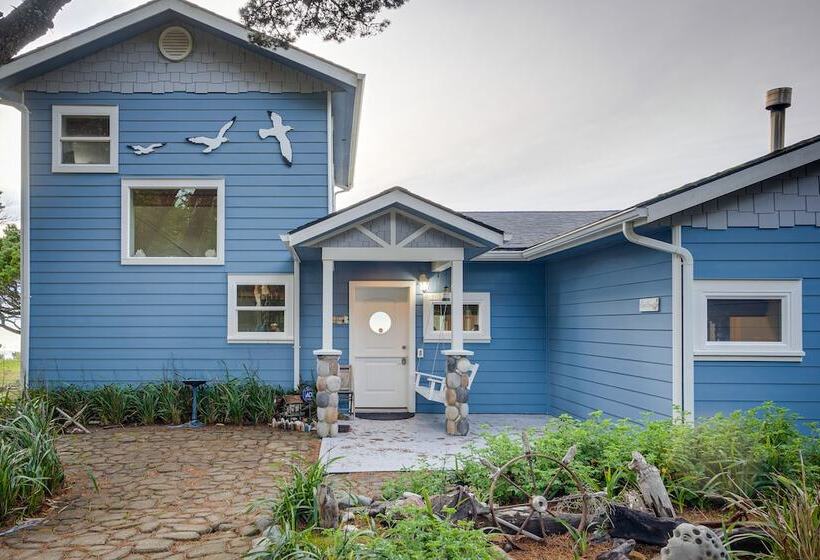 The Lighthouse: 3 Acre Port Orford Oceanfront Home