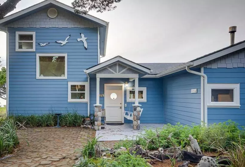 The Lighthouse: 3 Acre Port Orford Oceanfront Home