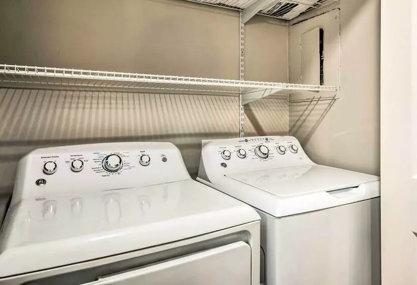 East Point Home ~ 6 Mi To Downtown Atl