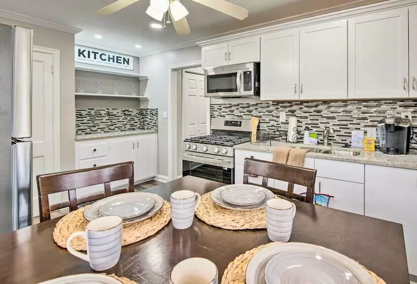 East Point Home ~ 6 Mi To Downtown Atl