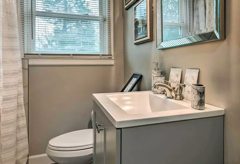 East Point Home ~ 6 Mi To Downtown Atl