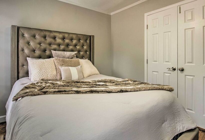 East Point Home ~ 6 Mi To Downtown Atl