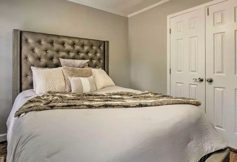 East Point Home ~ 6 Mi To Downtown Atl