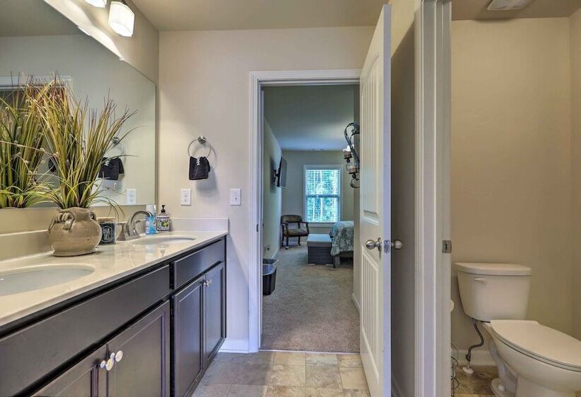 Elegant Home ~ 20 Mi To Downtown Atlanta: Pets Ok!