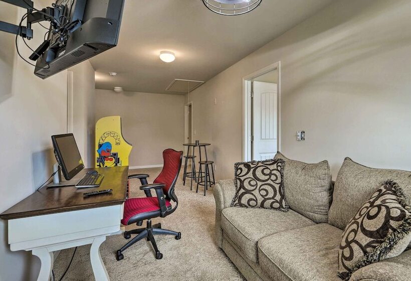 Elegant Home ~ 20 Mi To Downtown Atlanta: Pets Ok!