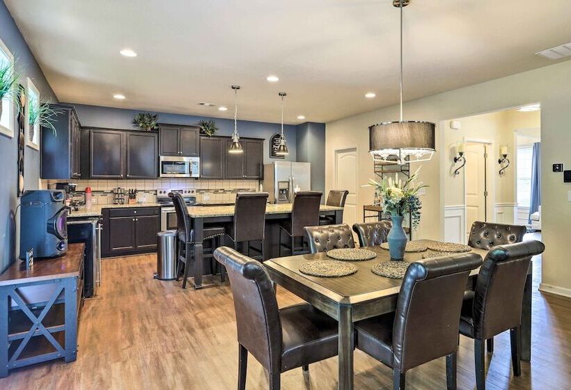 Elegant Home ~ 20 Mi To Downtown Atlanta: Pets Ok!