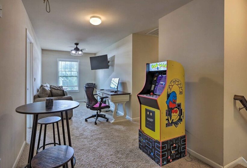 Elegant Home ~ 20 Mi To Downtown Atlanta: Pets Ok!