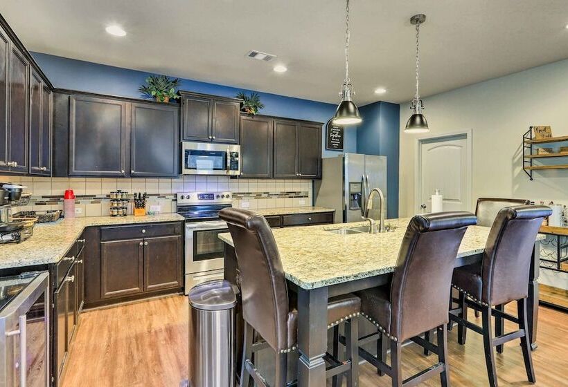 Elegant Home ~ 20 Mi To Downtown Atlanta: Pets Ok!