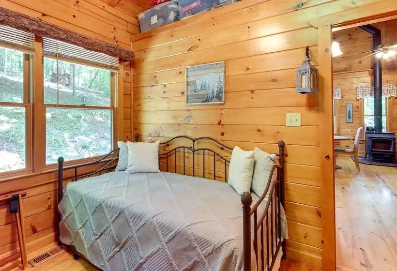 Ellijay Cabin W/ Deck And Hot Tub!