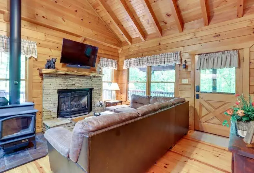 Ellijay Cabin W/ Deck And Hot Tub!