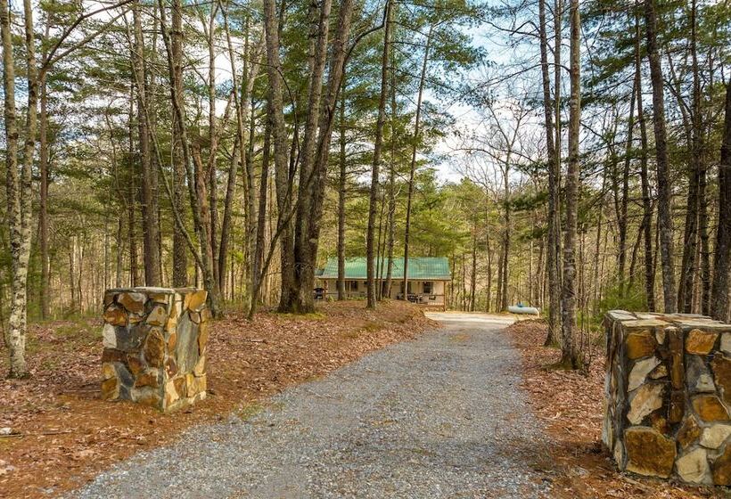 Ellijay Escape W/ Game Room, Hot Tub & Fire Pit