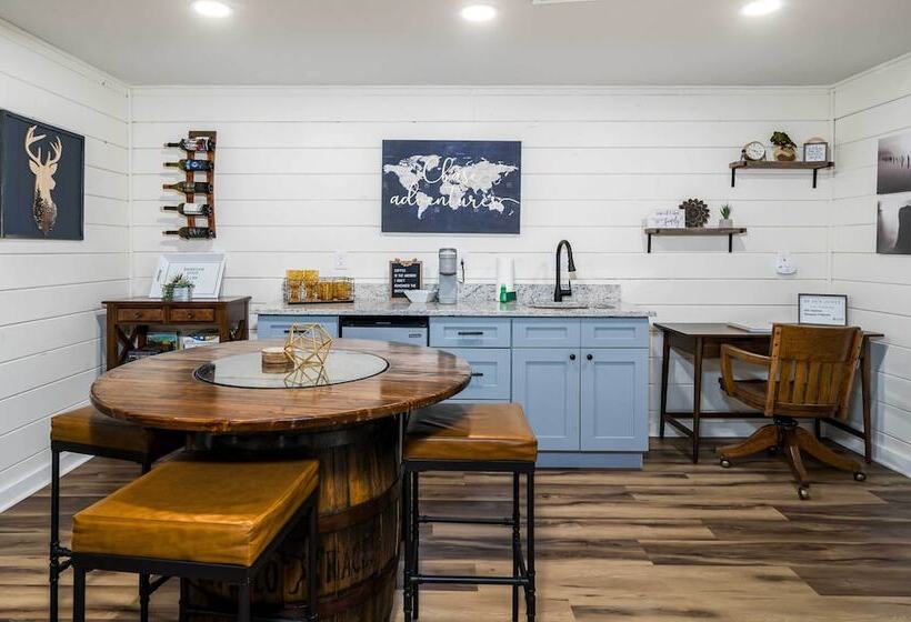 Ellijay Escape W/ Game Room, Hot Tub & Fire Pit