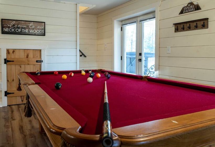 Ellijay Escape W/ Game Room, Hot Tub & Fire Pit